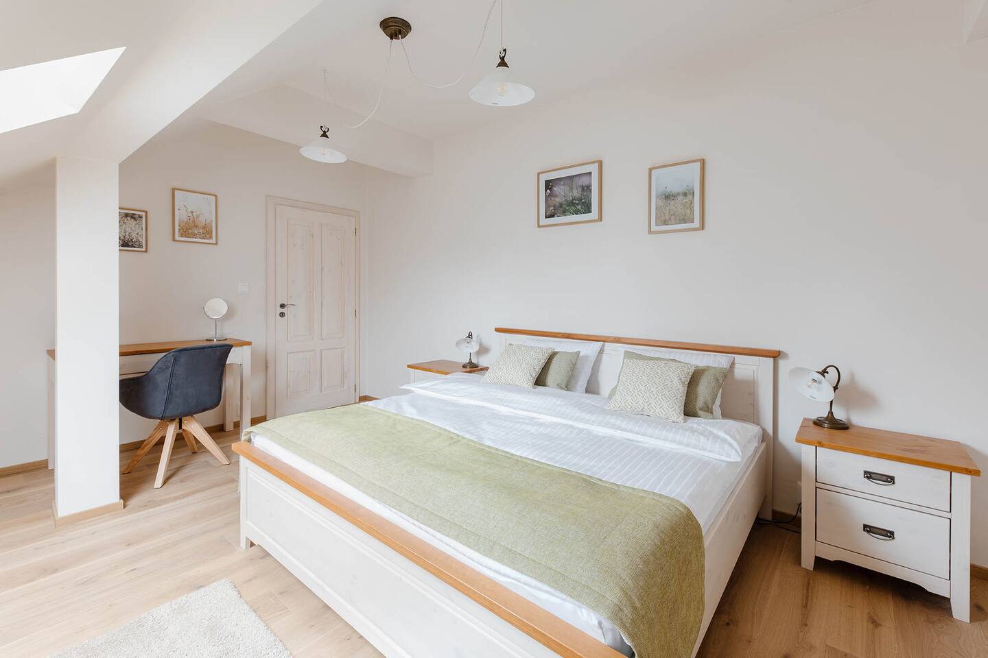 Jelen – hlavní ložnice s manželskou postelí